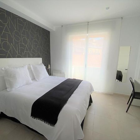 Hostal Somnis Suria Exteriör bild