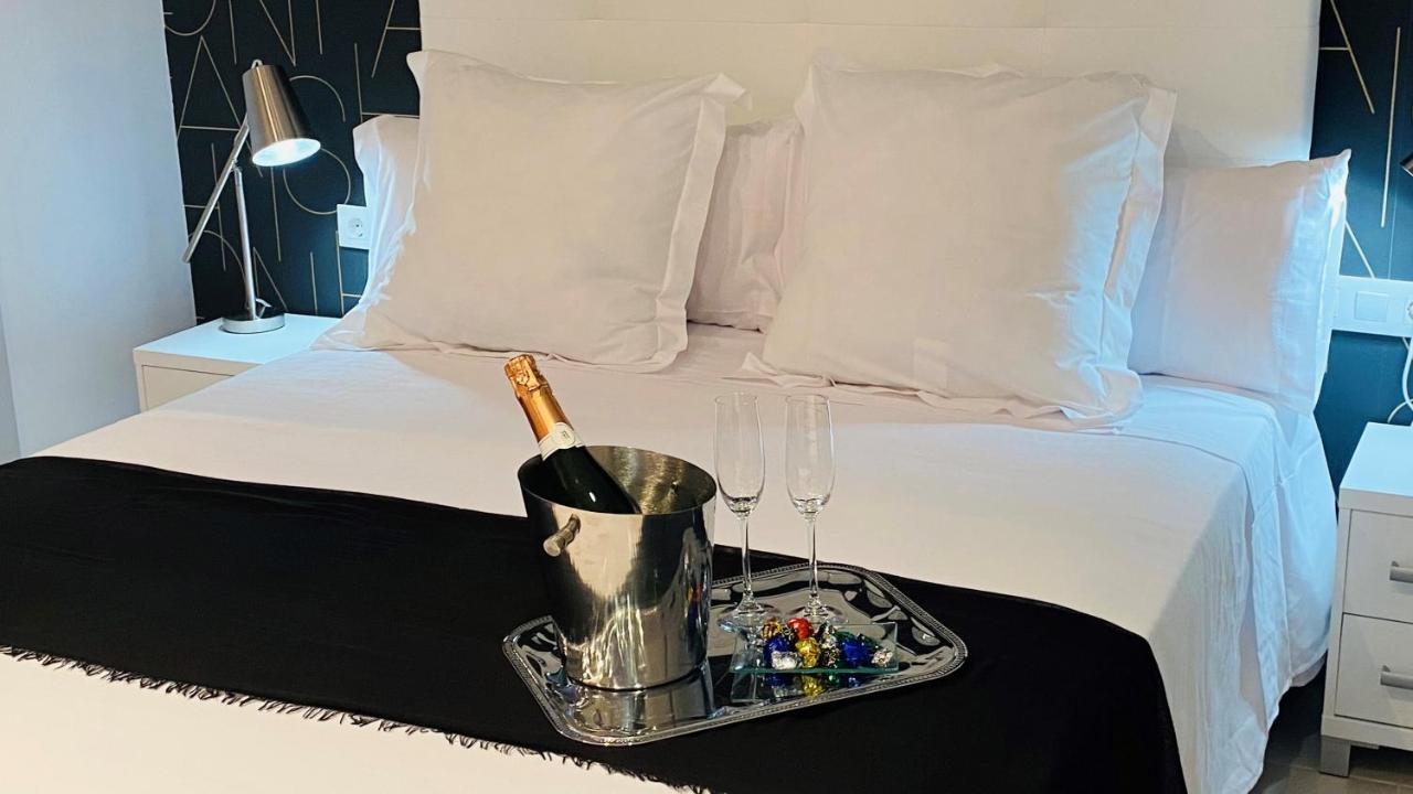 Hostal Somnis Suria Exteriör bild