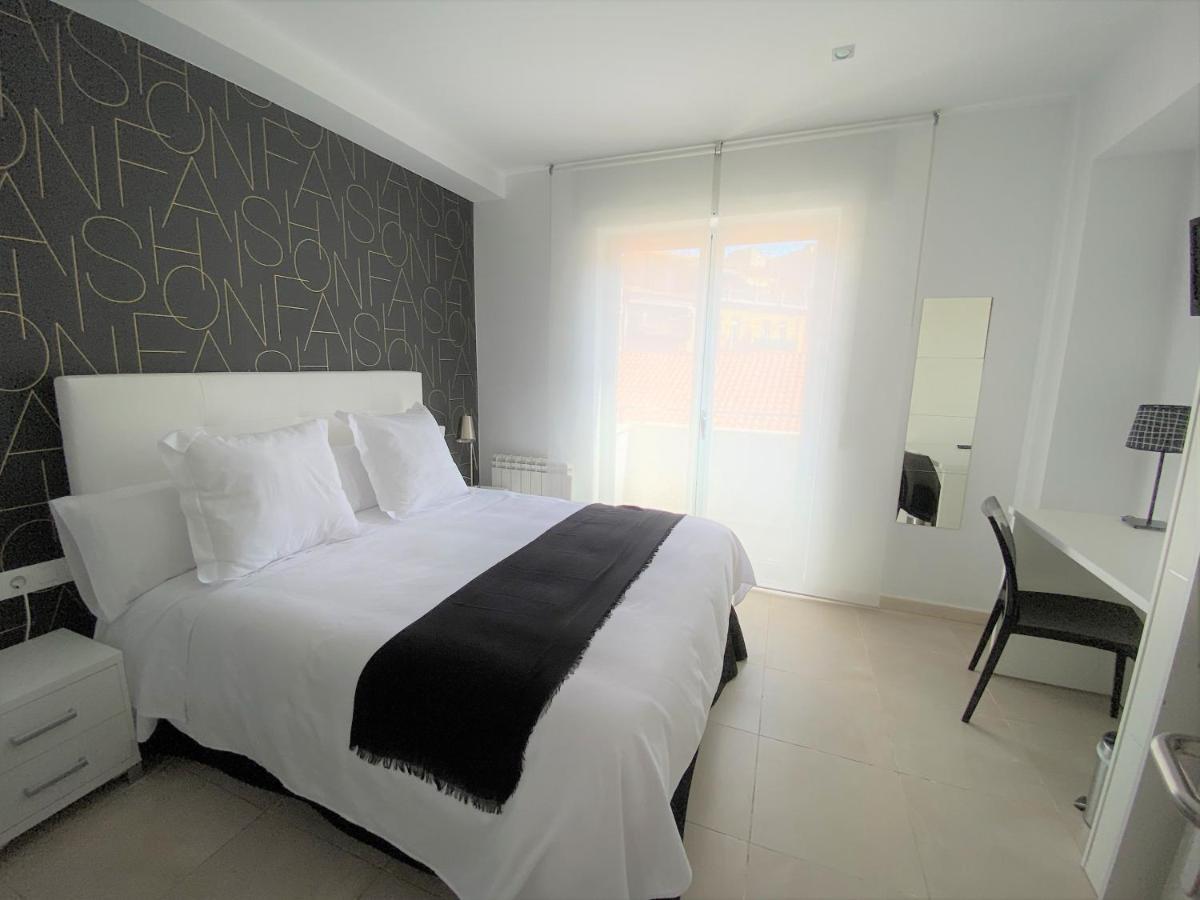 Hostal Somnis Suria Exteriör bild